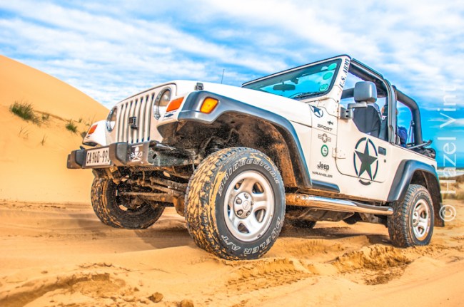 hazel.vint.hazey.photography.vlessbaii.sanddunes.driving.gardenroute.jeep.-137